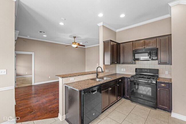 Building Photo - Brick Home In Haughton