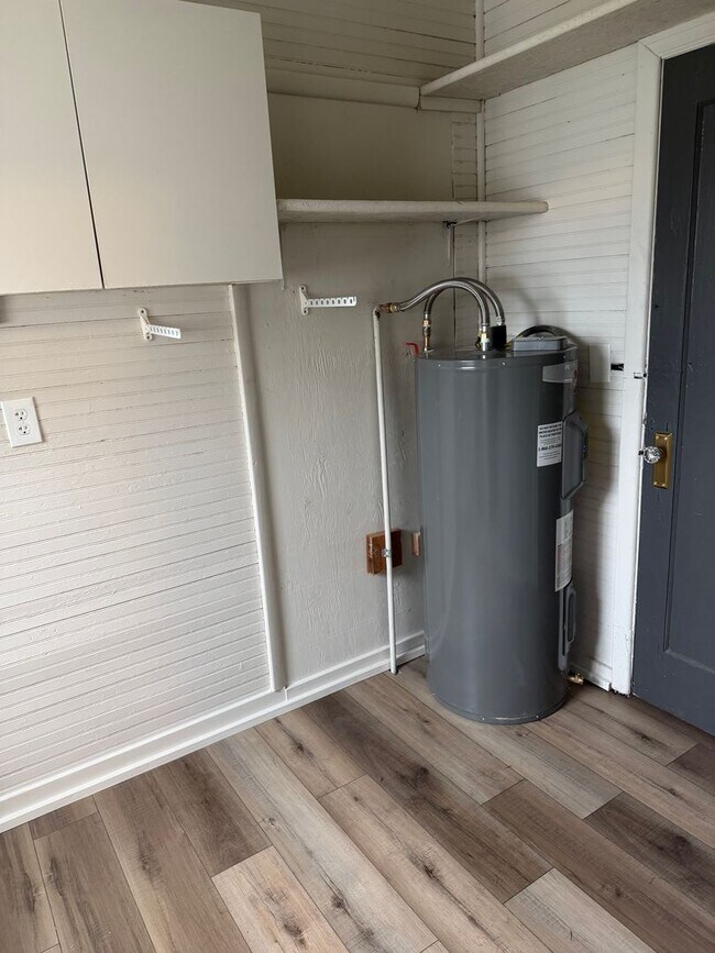 Building Photo - 260 E Sherman St