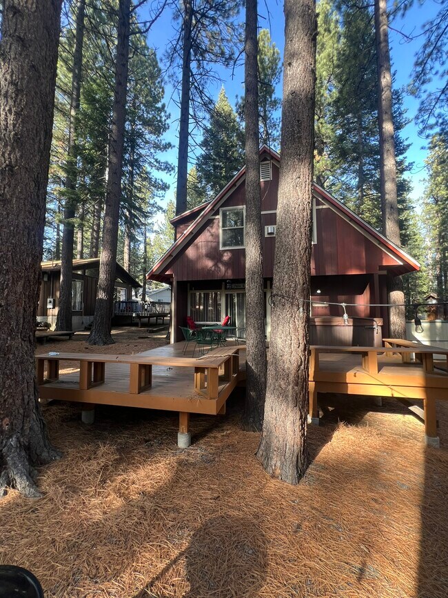 Building Photo - 860 Gardner St