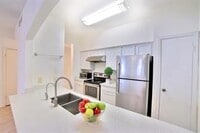 Building Photo - 642 Wilcrest Dr