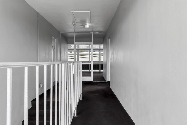 Building Photo - 1049 NW 30th Ct