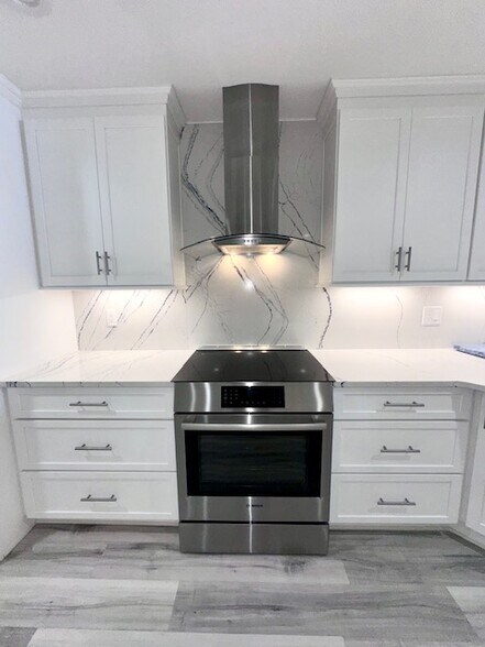 Building Photo - 480 Sail Ln