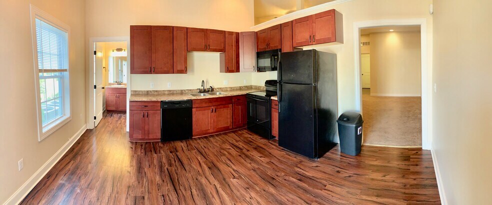 Building Photo - 107 Trescott Ln