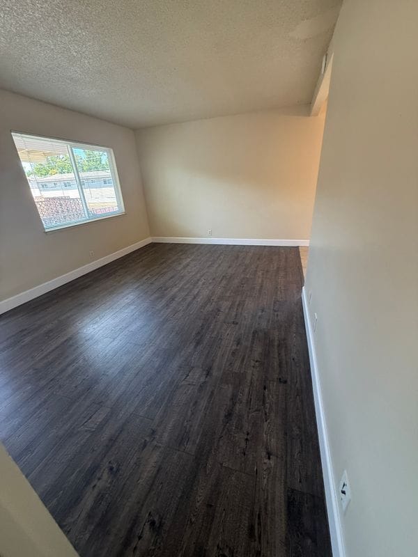 Building Photo - 1099 Roewill Dr