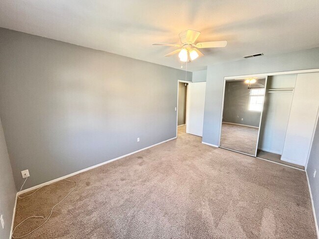 Building Photo - Beautiful 3B/2.5BA House w/ Large Yard, W/...