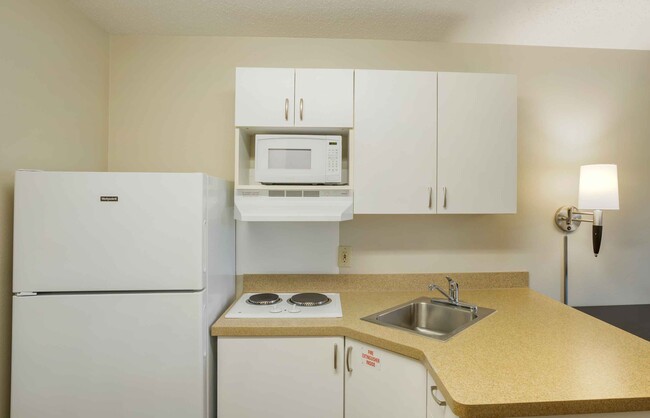 Building Photo - Furnished Studio-New York City - LaGuardia...