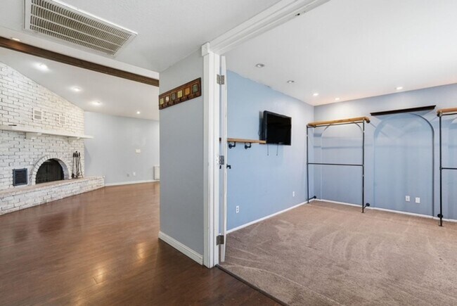 Building Photo - Mesa 4 Bed Single-Level Home • 2,044 Sq Ft • Oversized Yard • Stapley & McKellips