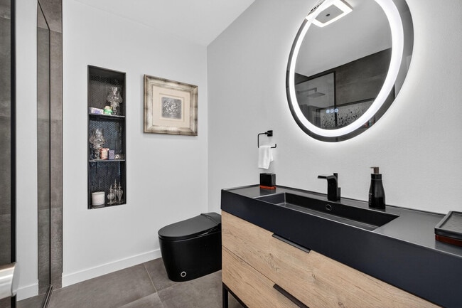 Building Photo - 2720 NE 59th St