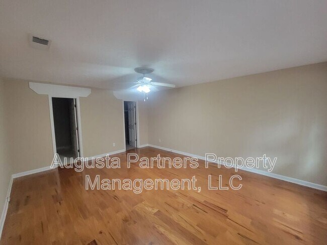 Building Photo - 288 Wakefield Ln S