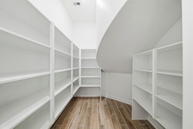 Building Photo - 21303 Shore Arbor Ln