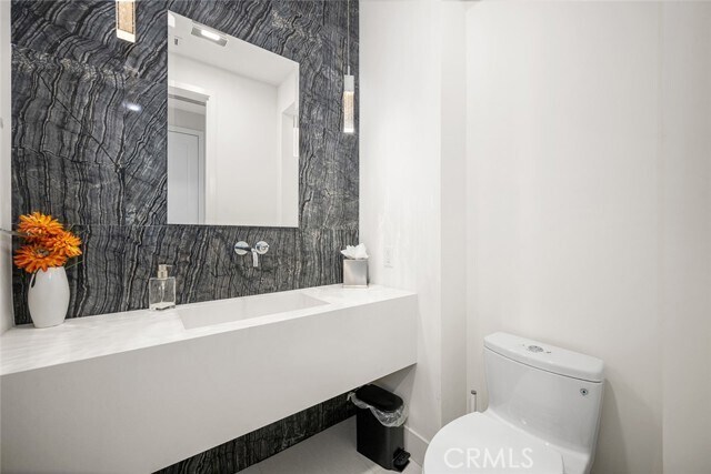 Building Photo - 6 Almanzora