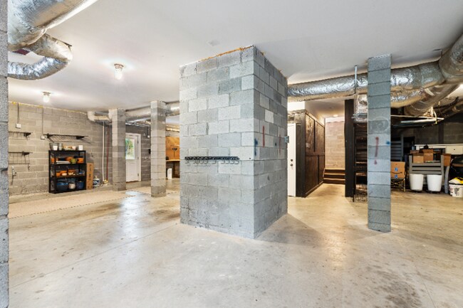 Building Photo - 6BD/5BA Custom Home for Lease in Daniel Island Park