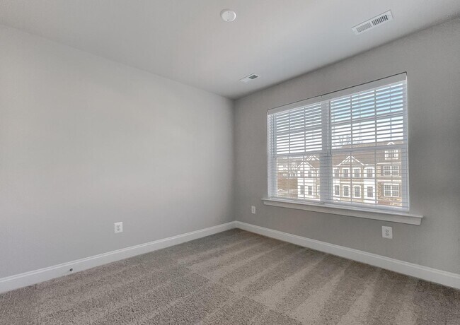 Building Photo - Sullivan Lane