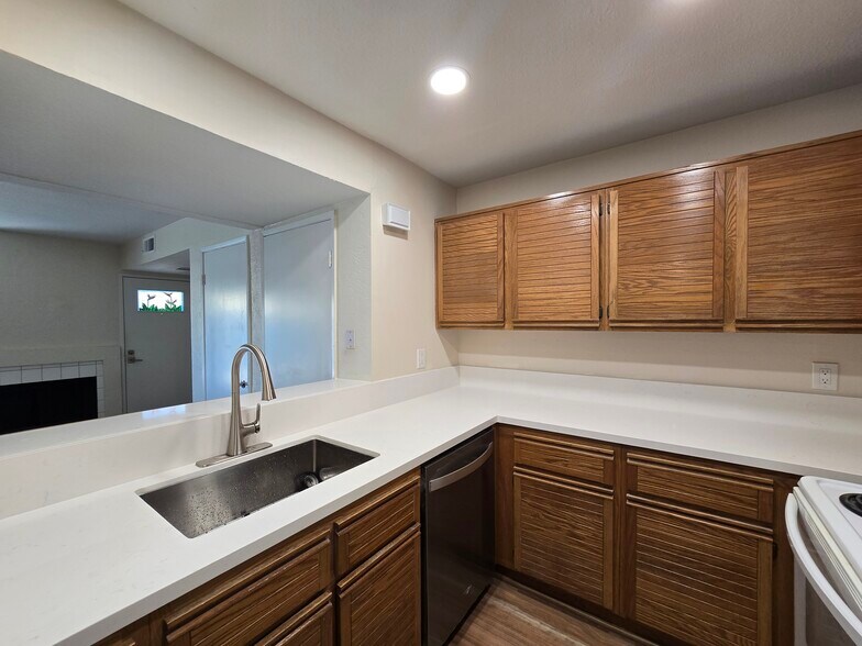 Building Photo - 25671 Le Parc