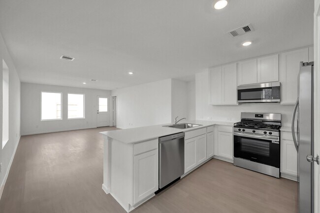 Building Photo - 16811-16811 Old Wagon Wy