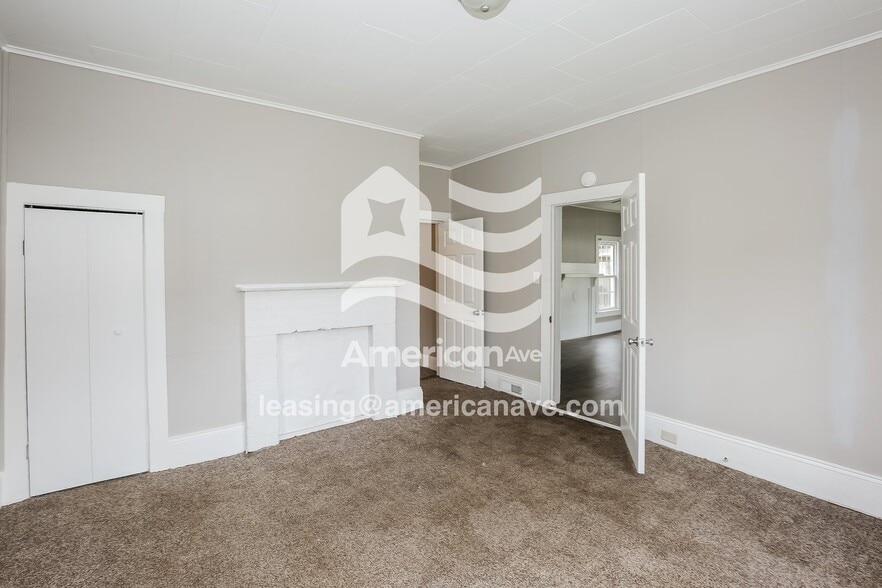 Building Photo - 122 W 12th St