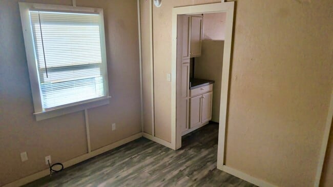 Building Photo - 401 N Clegg St