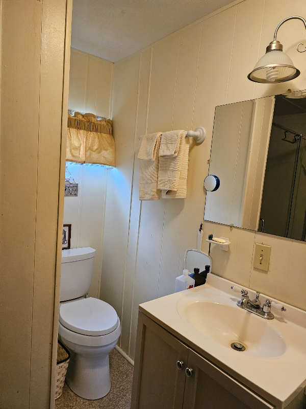 Building Photo - 623 Holly Hill Dr
