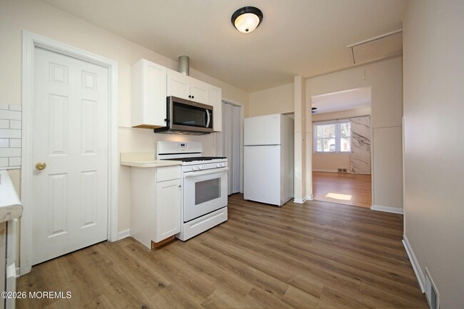 Building Photo - 8 Viola Ave