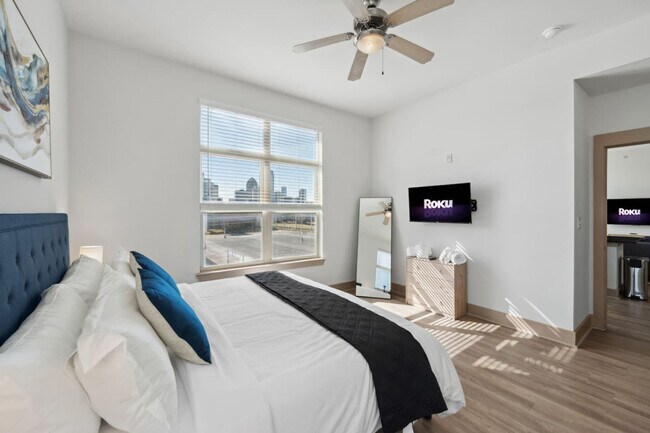 Building Photo - 264 N Walton St