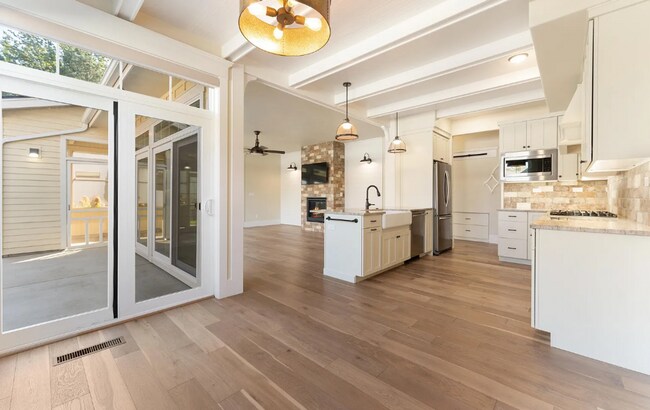 Building Photo - Beautiful 3 Bed 3 Bath home in the Heart of Eagle