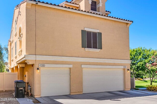Building Photo - 1345 S Owl Dr
