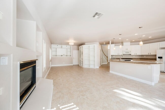 Building Photo - Beautiful Home in a Guard Gated Community