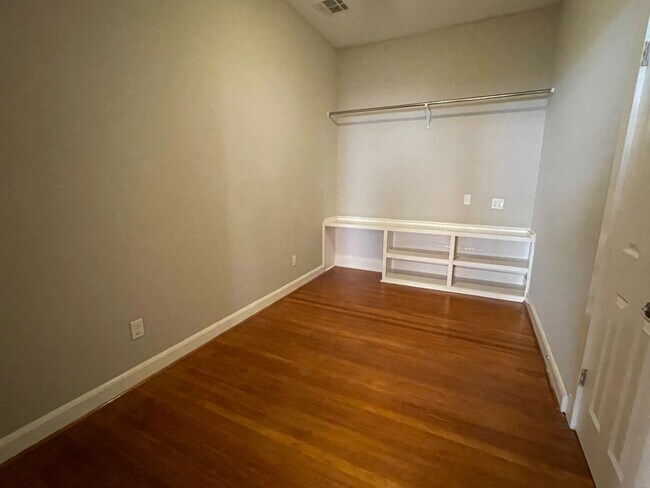 Building Photo - Pelican -603 Bres Ave (Duplex)