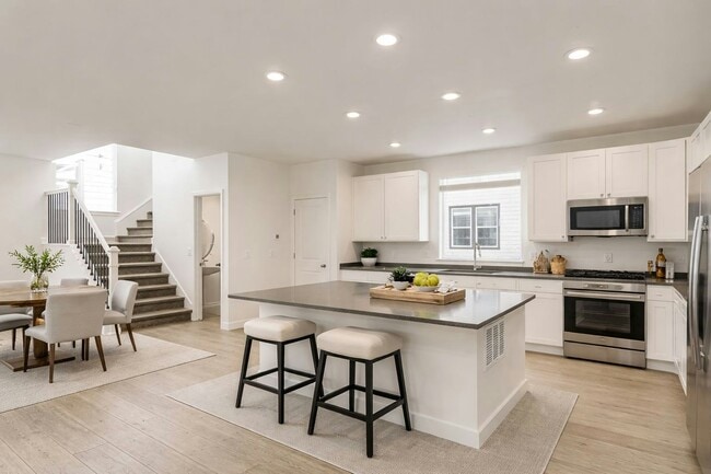 Building Photo - 7740 S Cherokee Trail