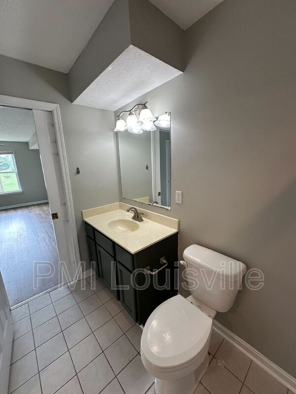 Building Photo - 4007 Mimosa View Dr