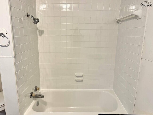 Building Photo - 3008 Cumberland Ave