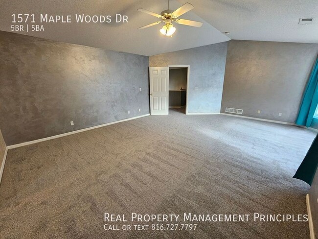 Building Photo - *MOVE-IN SPECIAL* Spacious 5 Bedroom 4.5 B...