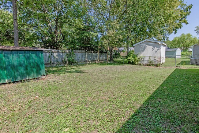 Building Photo - 857 Heritage Cir