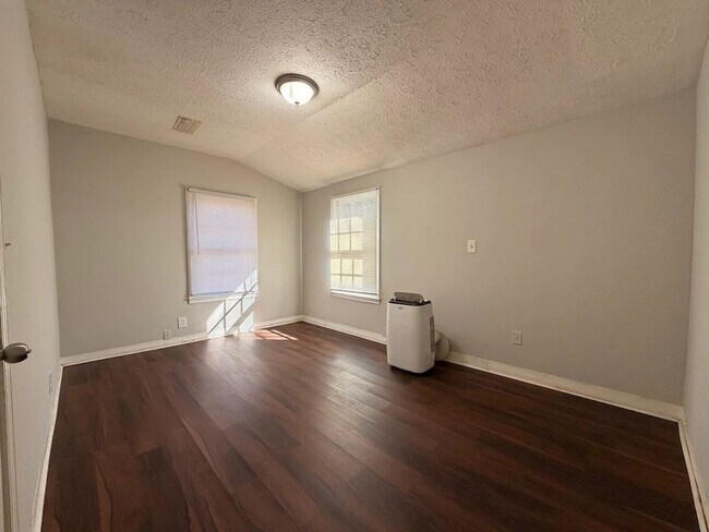 Building Photo - 4880 Hale Rd