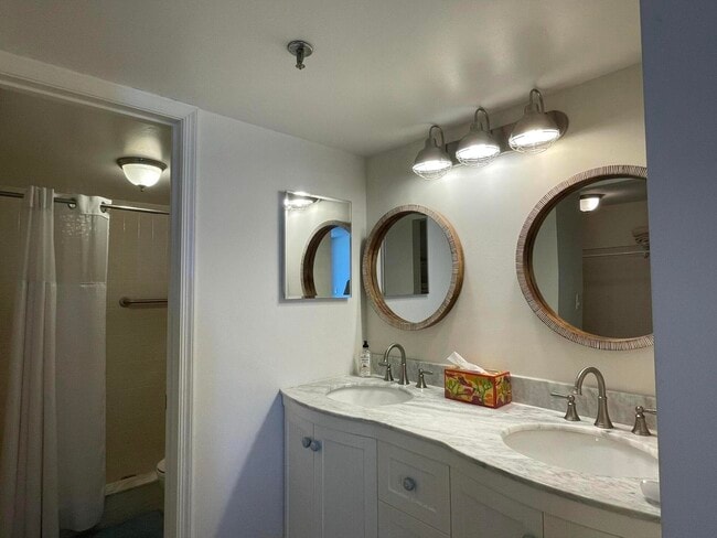 Building Photo - 355 S Ocean Dr