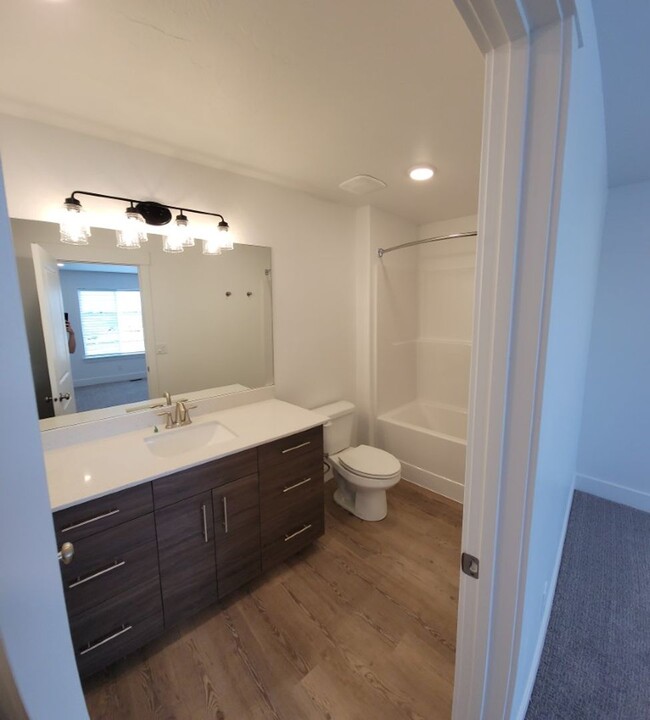 Building Photo - 3 bed, 2.5 bath townhome in Summerfield