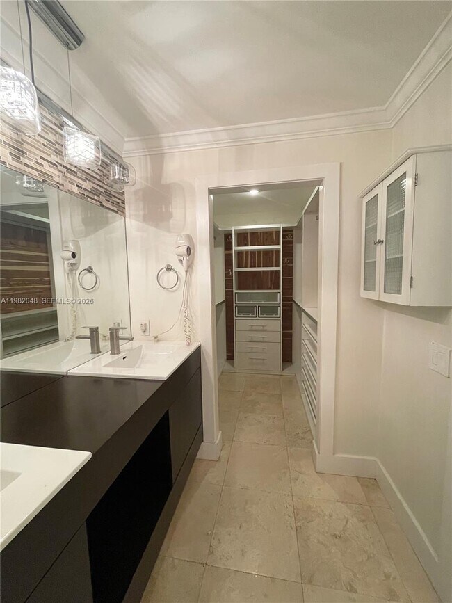 Building Photo - 2100 Tallahassee