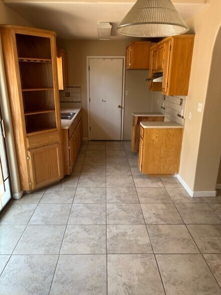 Building Photo - 404 Habanero Dr