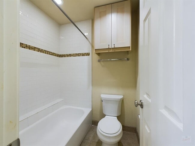 Building Photo - 7685 Northcross Dr