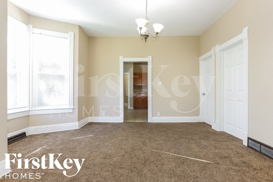 Building Photo - 542 Oak St