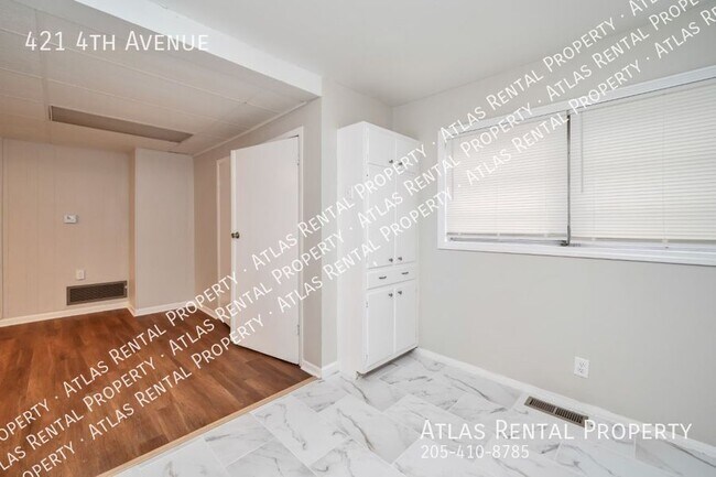 Building Photo - 421 4th Ave