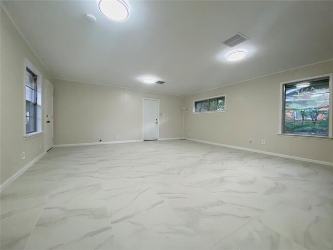 Building Photo - 5007 Hazelton St