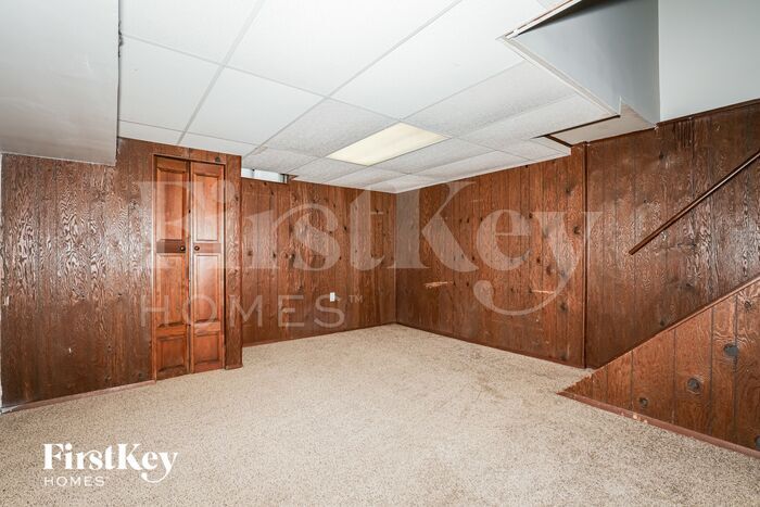 Building Photo - 30W118 Maplewood Dr