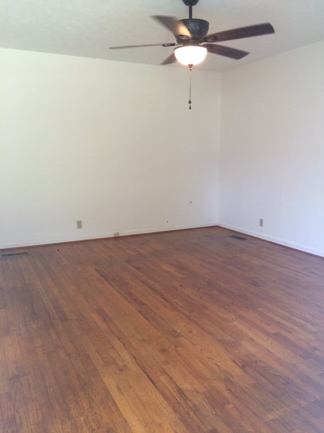 Building Photo - 304 Vann St SW