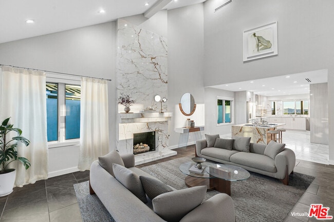 Building Photo - 1716 Vía La Paz