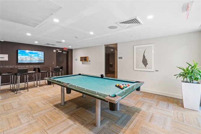 Amenities - 951 BRICKELL Ave