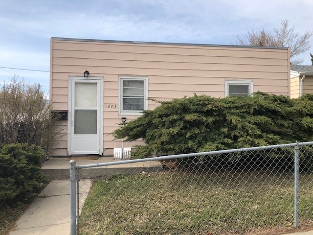 Building Photo - 1203 E 6th St