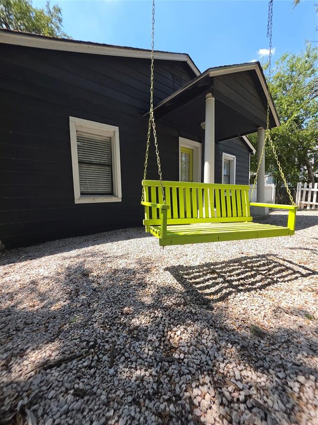 Building Photo - 1166 Ridgeway Dr