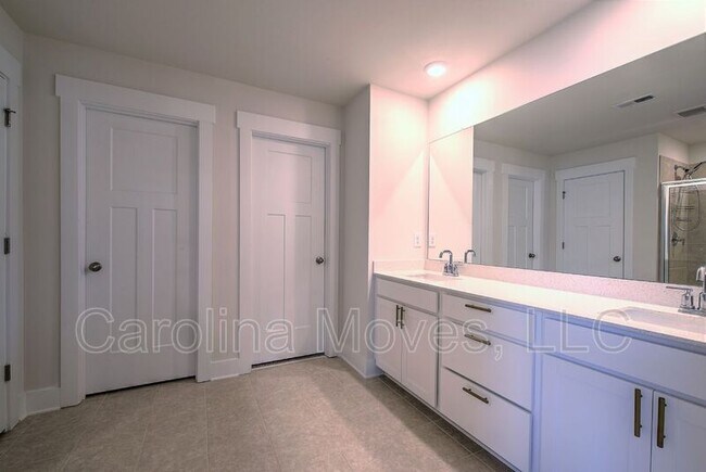 Building Photo - 208 Pewter Cir
