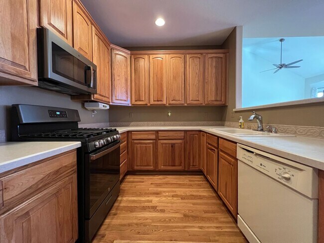 Building Photo - Splendid Townhome in Castle Pines